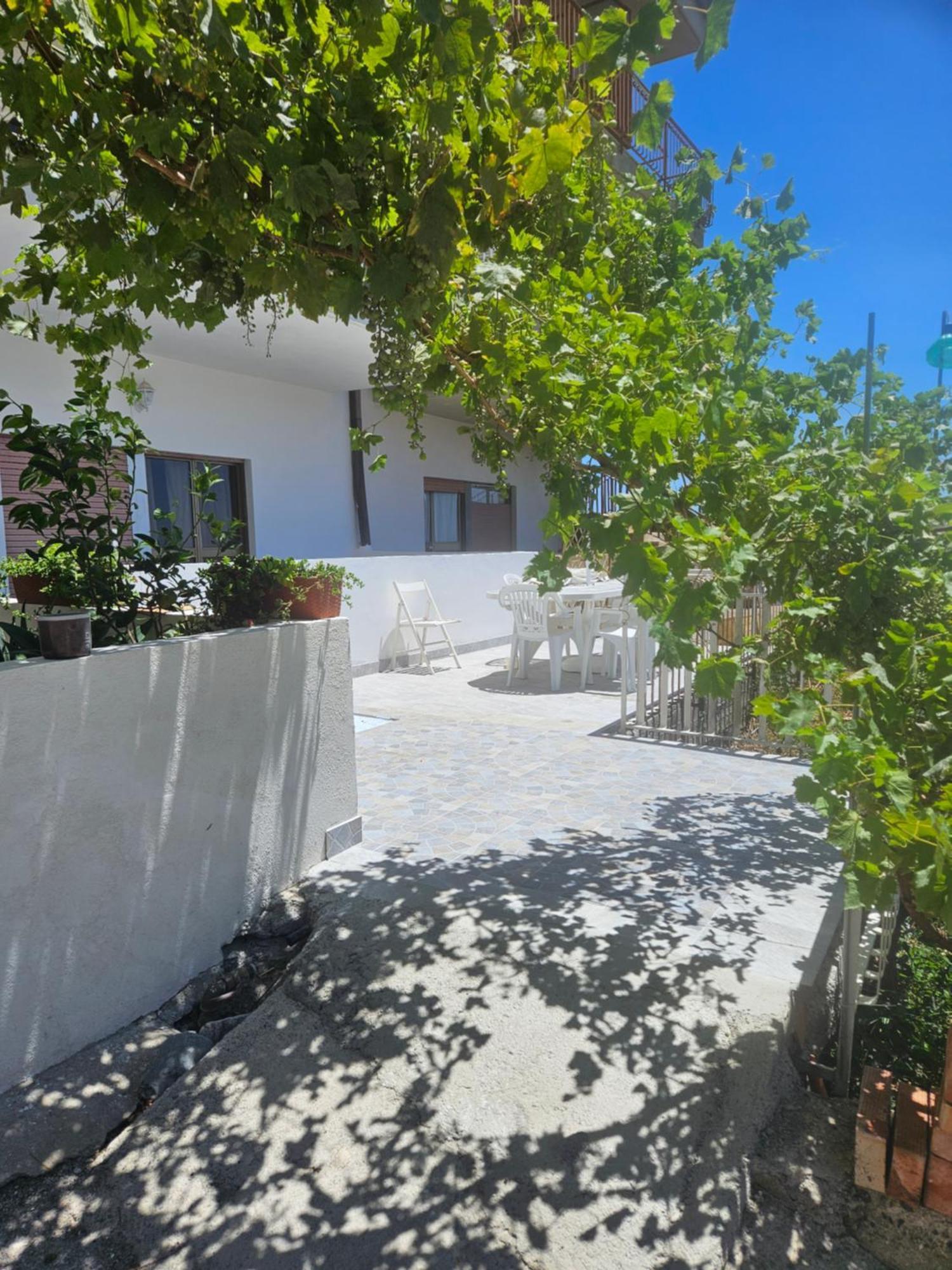 Nuova Casa Giulia Apartment Letojanni Exterior foto